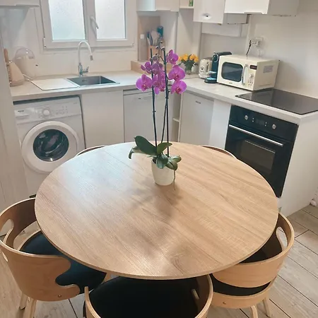 Grand Appartement, 300m Des Transports En Commun Apartment